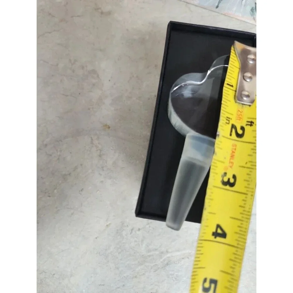 Oleg Cassini crystal heart bottle stopper in gift box